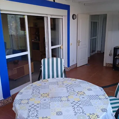 Con Piscina A Pasos Del Mar