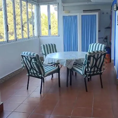 Con Piscina A Pasos Del Mar